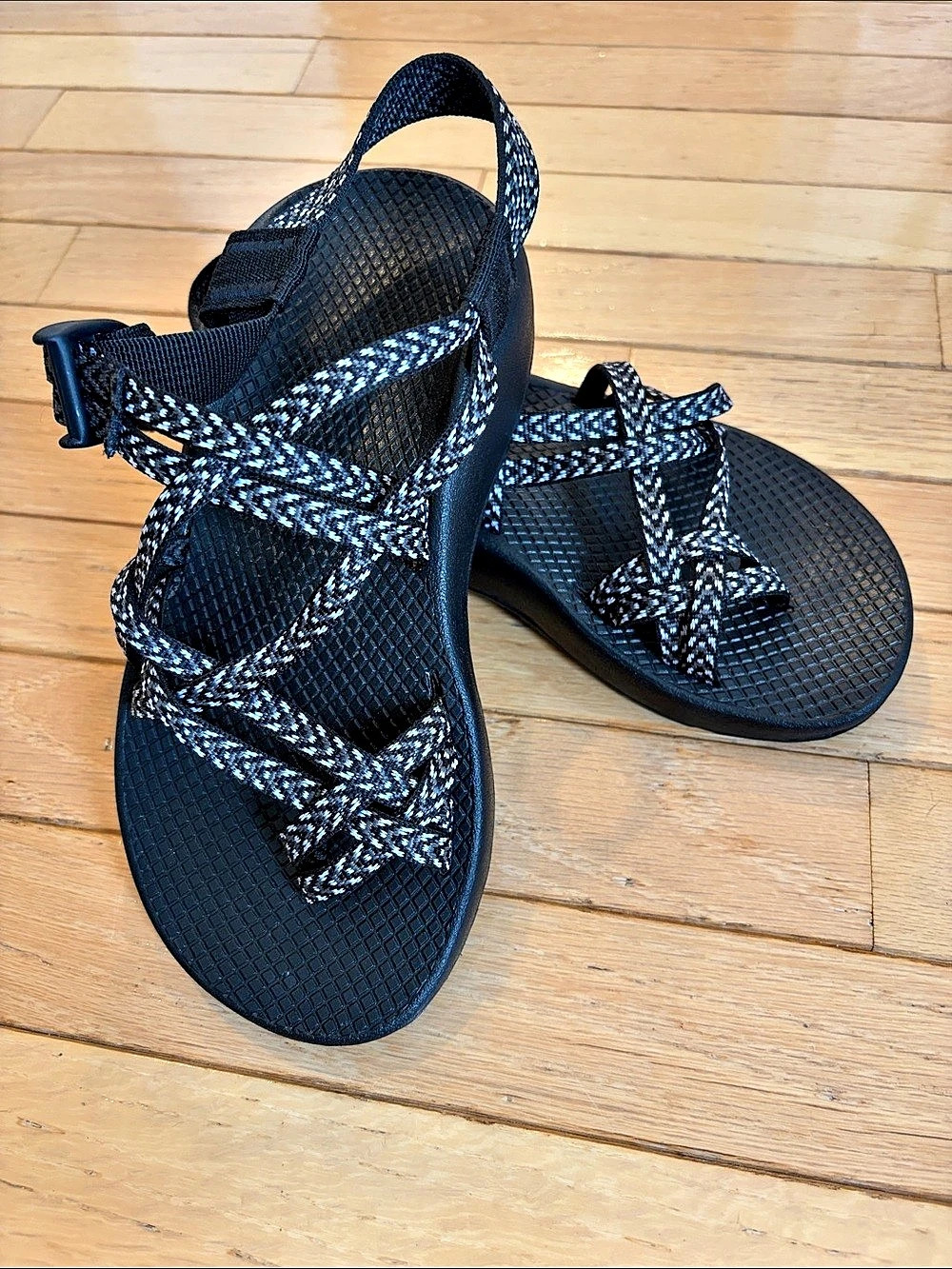 Chaco Z/Cloud X2 Women's Black & White US 6W Sandals